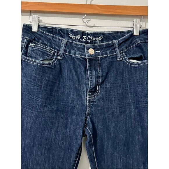 EC Embroidered Rhinestone size 10 jeans - Picture 3 of 6